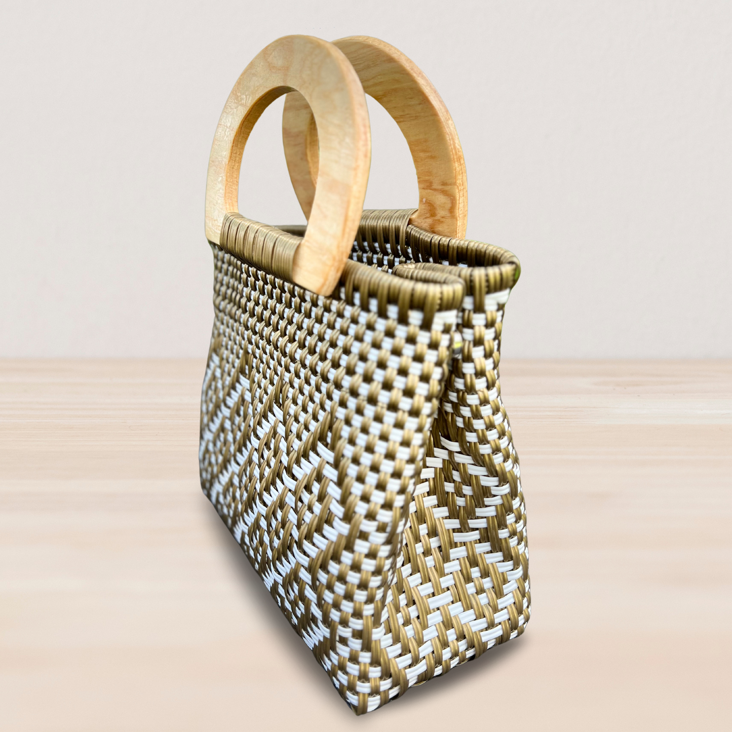 White and Gold Wooden Handle Handwoven Mexican Handbag by Colibri y Barro