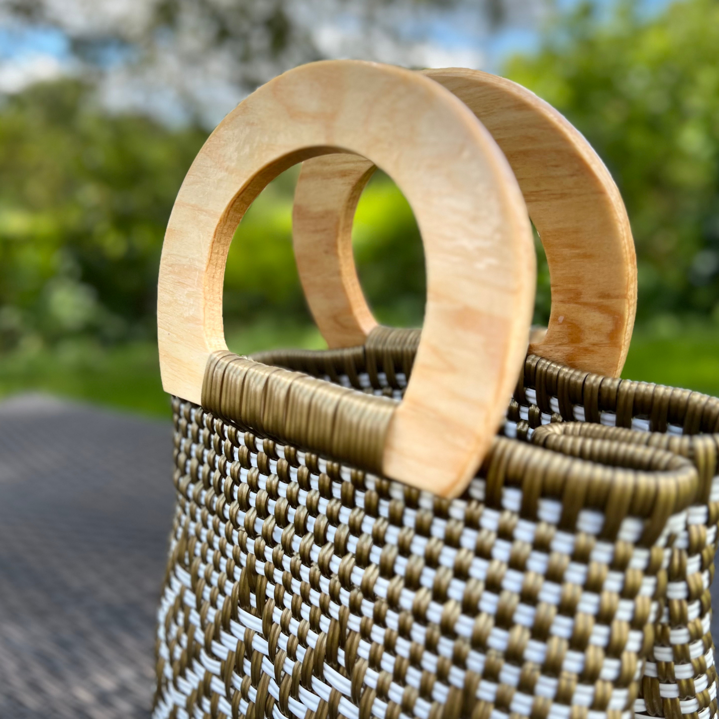 White and Gold Wooden Handle Handwoven Mexican Handbag by Colibri y Barro